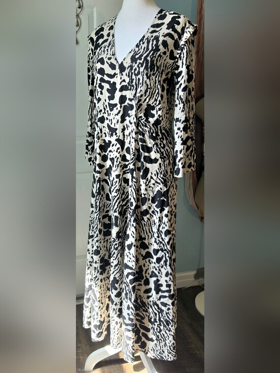 ba&sh Dresses & Skirts - Ba&sh Paris Olga Midi Dress Womens 6 Black Ecru Abstract Animal Print Fit n Flar